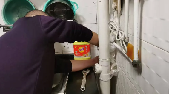 連夜搶修漏水點 用心用情做服務(wù)